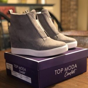 Top Moda Wedge Heel Sneaker sz 6.5